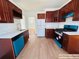 138 Holton St in Boston, MA - Building Photo