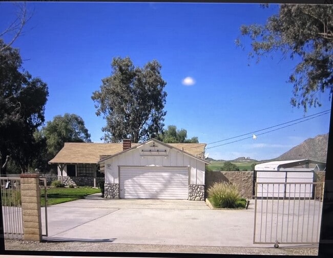 property at 28810 Lakeview Ave