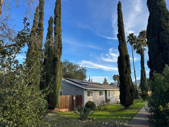 1650 Farm Bureau Rd in Concord, CA - Foto de edificio - Building Photo