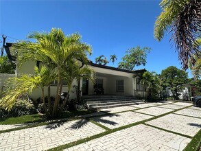 6080 SW 16th St in Miami, FL - Building Photo - Building Photo