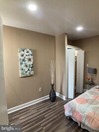 207 E Cambria St photo'