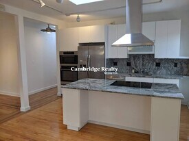 221 Harvard St, Unit 6B in Cambridge, MA - Building Photo