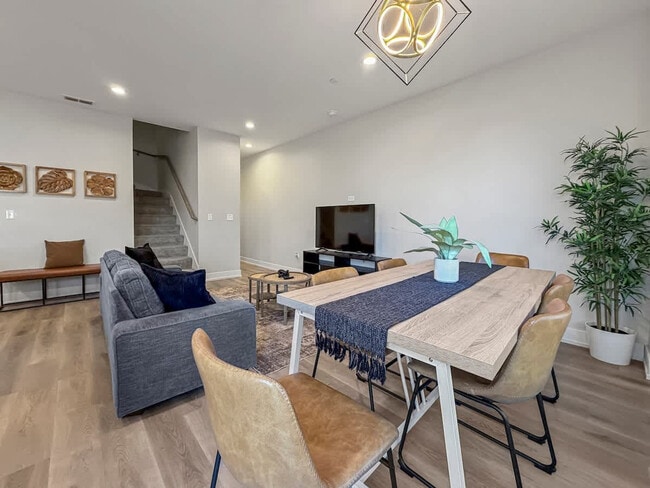 28411 Torch Pkwy, Unit SI ID1502223P in Warrenville, IL - Foto de edificio - Building Photo