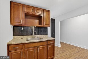 1733 W Oxford St in Philadelphia, PA - Building Photo