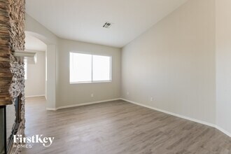 528 Waterwheel Falls Dr in Henderson, NV - Building Photo - Building Photo