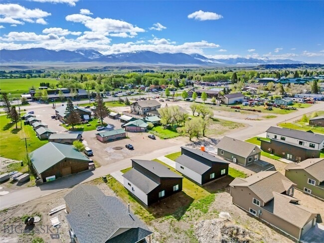 209 Pearl St in Ennis, MT - Building Photo - Building Photo