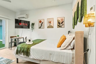 596 W 9th St in Dallas, TX - Building Photo - Building Photo