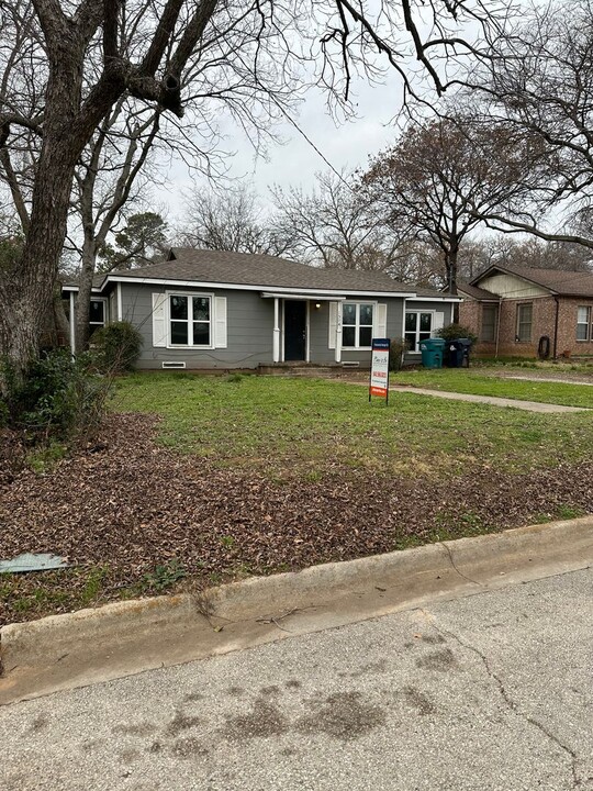 1504 Knight St in Denton, TX - Building Photo