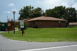 East Lake Apartments in Umatilla, FL - Building Photo