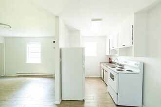 405 Lily St-Unit -40 in Greenville, SC - Building Photo - Building Photo