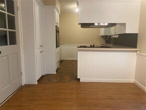 105 Lazy Ln in Lake Jackson, TX - Building Photo - Building Photo