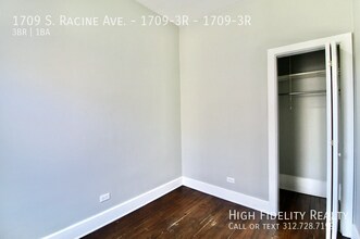1709 S Racine Ave in Chicago, IL - Building Photo - Building Photo