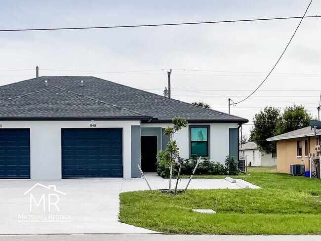 848 SE 8th St in Cape Coral, FL - Foto de edificio - Building Photo
