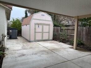5210 Lotus Pond Way in Elk Grove, CA - Building Photo - Building Photo