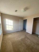 8121 N Main St, Unit 12 in Eden, NY - Foto de edificio - Building Photo