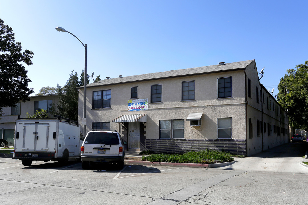 923 Linden Ave in Long Beach, CA - Building Photo