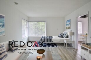 8514 Sherwood Dr in West Hollywood, CA - Building Photo