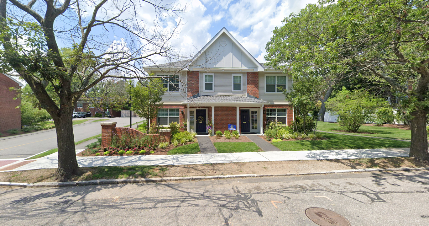 11 Independence Dr, Unit 1 in Chestnut Hill, MA - Building Photo