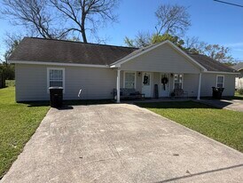 8233 Baudoin Rd in Maurice, LA - Building Photo