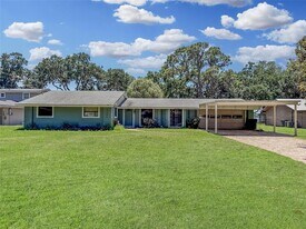 3895 Conine Dr E in Winter Haven, FL - Building Photo