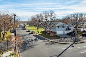 Hampden Villa in Lakewood, CO - Foto de edificio - Building Photo