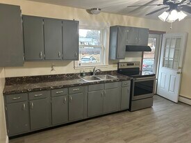 180 Johnson St, Unit 180 Johnson St #1 in Leominster, MA - Building Photo