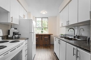 40 Tuxedo Court in Toronto, ON - Building Photo