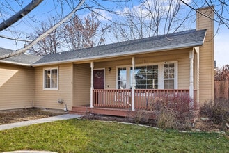 2074 N Siesta Ave in Boise, ID - Building Photo - Building Photo