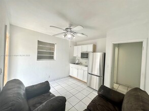 1040 N 73rd Way in Hollywood, FL - Building Photo - Building Photo