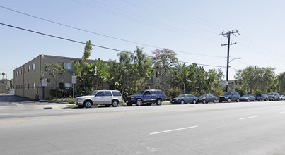 Shade Tree Apartments in Anaheim, CA - Building Photo - Building Photo