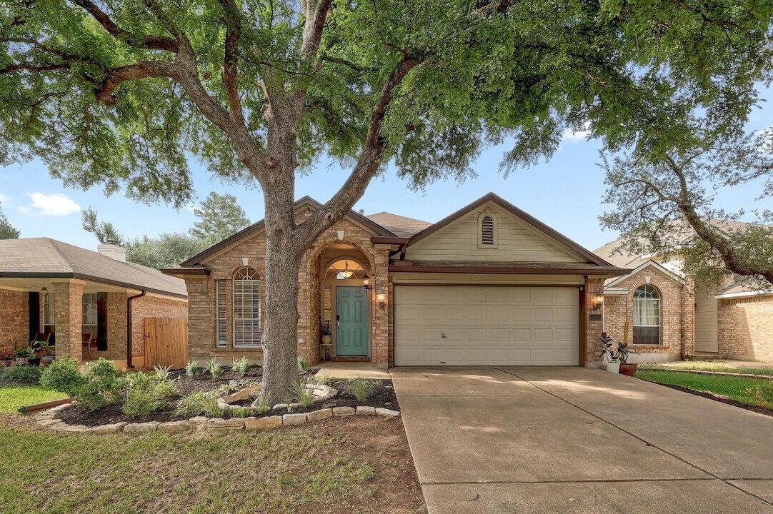 13413 Bolivia Dr in Austin, TX - Foto de edificio