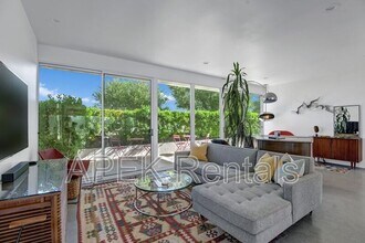 3133 N Sunnyview Dr in Palm Springs, CA - Foto de edificio - Building Photo