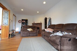 27 S Crescent Circuit, Unit B in Boston, MA - Foto de edificio - Building Photo