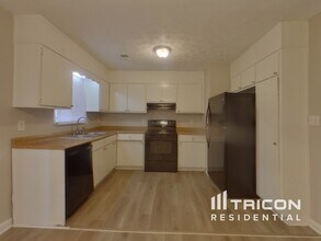 3946 McGill Dr in Decatur, GA - Building Photo - Building Photo
