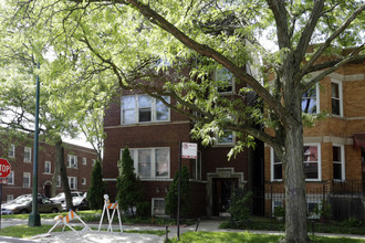 Albany Park Apartment Building in Chicago, IL - Building Photo - Building Photo