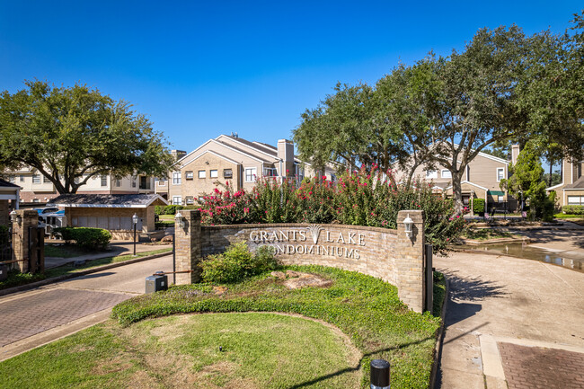 Grants Lake Condominiums in Sugar Land, TX - Building Photo - Building Photo