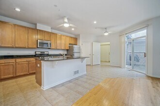 1950 Beaumont Pl in Northbrook, IL - Building Photo - Building Photo
