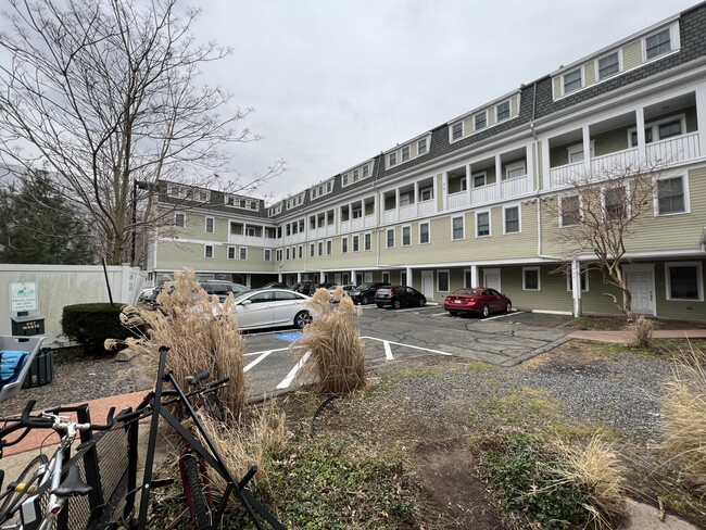 108 2nd St in Cambridge, MA - Foto de edificio - Building Photo