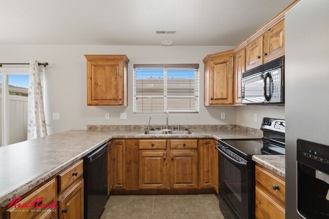 2422 S River Rd in Saint George, UT - Building Photo - Building Photo