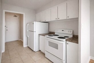 1 Rabbit Ln in Toronto, ON - Building Photo - Building Photo