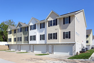 City Center Townhomes in Davenport, IA - Foto de edificio - Building Photo