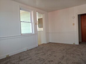 52 N Main St in Dover, PA - Building Photo - Building Photo