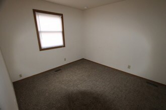 518 E Illinois St-Unit -Apt B in Evansville, IN - Building Photo - Building Photo