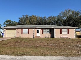 106 Karola Dr in Sebring, FL - Building Photo