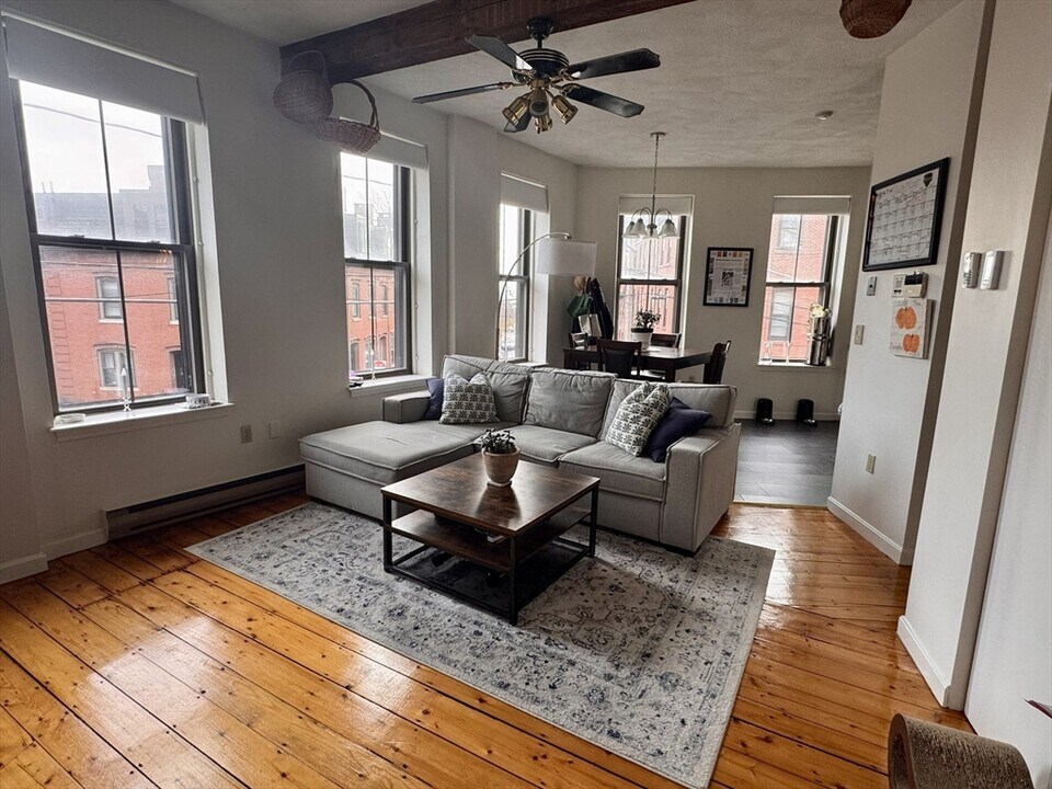 26 Beacon St in Chelsea, MA - Building Photo