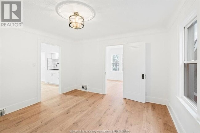 1841 Moy Ave in Windsor, ON - Building Photo - Building Photo