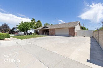 1522 Smiley Dr in Taylorsville, UT - Building Photo - Building Photo