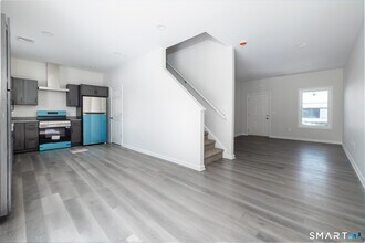 75 High St in Plymouth, CT - Building Photo - Building Photo