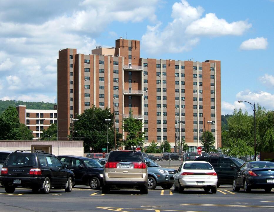 Bragg Towers in Elmira, NY - Building Photo