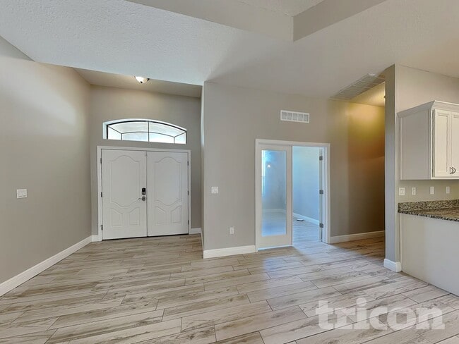 4003 Augustine Rd in Spring Hill, FL - Building Photo - Building Photo